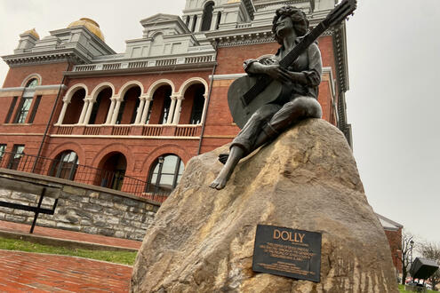 dolly parton statue